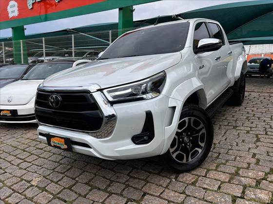 TOYOTA HILUX 2.8 D-4D TURBO DIESEL CD SRX PLUS 4X4 AUTOMÁTICO TOYOTA HILUX 2.8 D-4D TURBO DIESEL CD SRX PLUS 4X4 AUTOMÁTICO